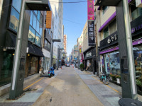 콘텐츠 없고 시설 고장나고… 가로등만 남은 ‘엔터테이너 거리’