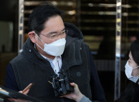 이재용, 동남아 출장 마치고 귀국…“새해에도 열심히 하겠다”