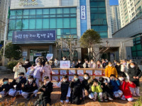 금정구 우수태권도장 원생들, 구서1동에 사랑의 라면 기탁