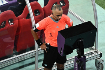 축구 VAR 판정, 심판이 관중에 직접 설명…내달 클럽 월드컵부터 적용