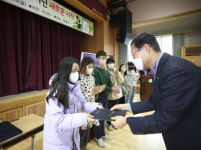 벡스코, 기장군 월평초등학교에 ‘사랑의 장학금’ 전달