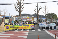 동래구, 새 학기 학교 앞 어린이보호구역 교통안전 캠페인 열다