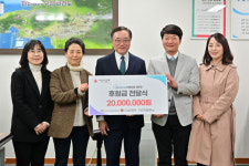 [포토뉴스] 남포속바른내과의원 대표원장 김준모 서구에 성금 전달