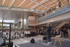 ‘낭만가객’ 최백호, 동남권의학원서 특별한 콘서트