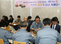 “‘가격하락·소비위축 이중고’ 멍게 어가 돕자”… 수협, 온·오프라인 할인행사