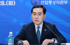 산업장관 조만간 전기요금 조정 마무리…더 끌어야 얻을 것 없어