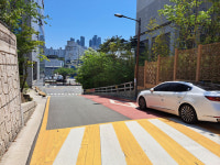 “좁은 골목에 버스라니…” 교회 신축공사 두고 갈등