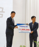 [포토뉴스]김덕기 삼덕통상(주) 수석부장, 모교 부산배화학교에 장학금