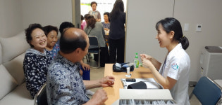 [포토뉴스] 주례2동, ‘찾아가는 이동복지관 황금마차’ 운영