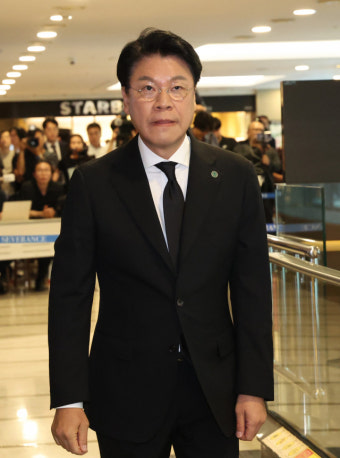 장제원, 당 지도부 보다 먼저 尹 빈소 찾아…