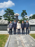 [포토뉴스]부산지방검찰청 간부, 금정구 6·25참전용사기념비 참배