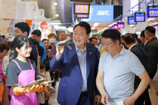 [포토뉴스] 웃자, 우리 수산물