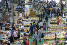 [포토뉴스] 추석 앞둔 반여농산물시장 ‘북적북적’