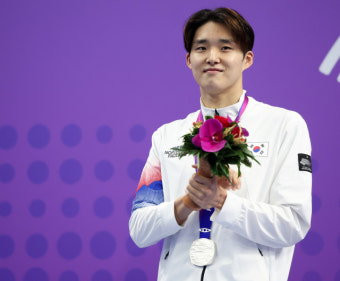 수영 김우민, 남자 자유형 800m 금메달 …2관왕 올랐다