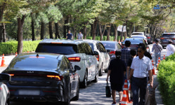 [포토뉴스] 추석 맞은 부산 영락공원, 성묘객 발길 이어져