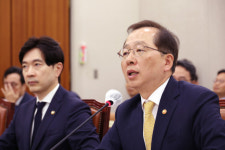 해수장관 "일본 수산물 전부 수입금지는 과도"…"수산물 안전성 충분히 홍보"