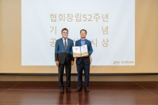 [포토뉴스]선형상사 백호정 대표 부산시장 표창