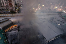 대구 팔달시장 의류상가 화재 1시간 50여분만에 진화…점포 10곳 피해