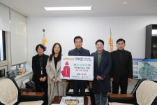 [포토뉴스]골드치과의원, 중구에 성금 기탁