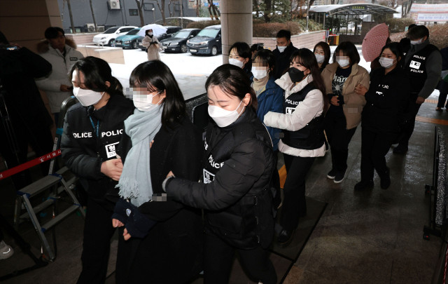김건희 여사, 구속심사를 위해 법정 출석... 대통령 부부의 운명 결정 예정