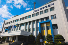 “의자에 몰카 있다” 말 안 믿는 아버지 흉기로 찌른 20대