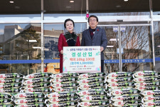 [포토뉴스]경성산업, 수영구에 쌀 기탁