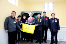 웃음 가득한 시골 빨래터