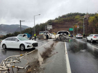 김해 주촌서 진영 방향 김해2터널 4중 추돌 사고···1명 경상