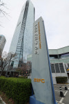 간판 하나 정비 힘든 랜드마크 BIFC… 시·입주 기관 비용 떠넘기기 급급
