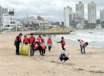 한국건강관리협회 부산동부(동래), 반려해변 ‘일광해수욕장’ 환경정화 봉사활동 실시