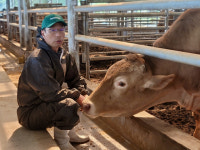 [인터뷰] “끊임없이 품종 개량… 전국 우량 소로 키워냈죠” 김태호 울주군 알곡한우농장 대표