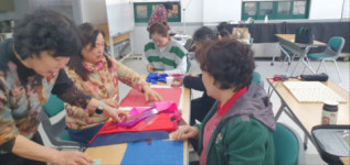 기장군 차성규방공예연구회, 다문화가정에 수제 바늘꽂이 기부하며 전통 공예문화 전파