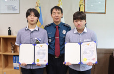 학교에서 배운대로…산책 중 쓰러진 여성 구한 통영 고교생들