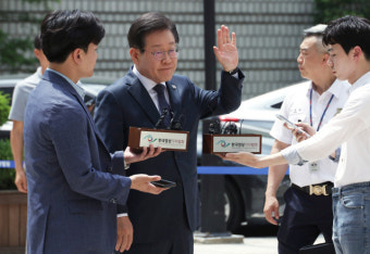이재명, 대북 송금 기소에 “희대의 조작사건”…언론엔 “검찰의 애완견”