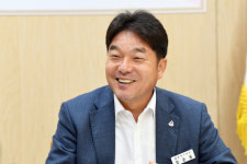 “소멸위험지역 된 동래구  정책 다양화로 위기 극복” [취임 2년, 단체장을 만나다]