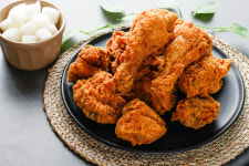 치킨 시장 포화상태… 문 닫는 치킨집 느는데 문 여는 가맹점도 는다