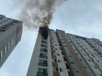 창원 진해 아파트 화재…2명 연기 흡입·15명 대피