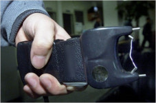 돈 앞에 사라진 우정… 돈 빌려달라 거절당하자 20년 지기에 전기충격기 휘두른 60대