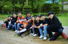 아침마다 화장실 전쟁…남자방·여자방 나눠 자던 9남매네, 새 집 생겼다