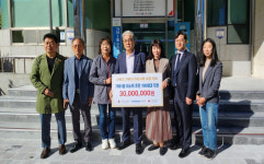 신용구 부산노래연습장업협회장, 이웃돕기 성금 전달