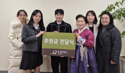[포토뉴스]부산수영중, 굿네이버스에 후원금
