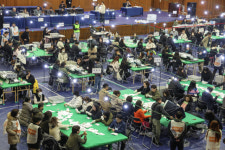 사전 투표하고 또 투표하려다 소란… 개표 초반부터 김석준 캠프 환호성 [부산시교육감 재선거]