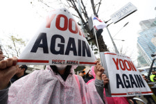 尹변호인단 윤 어게인 신당 창당 돌연 보류…석동현 尹 관여 안해