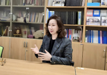 [인터뷰] “미술치료사, 국가 인정 자격증 제도 꼭 시행돼야” 이은주 신라대 상담치료대학원 교수