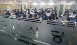 단돈 5000원 ‘갓성비’… 신상 맛집 된 ‘(그 건물)구내식당’ [커버스토리]