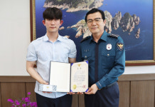 한밤 중 바다에 빠진 여성 구한 용감한 통영 고교생