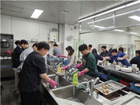 한국수산자원공단 제주본부 ‘느영나영 봉사단’, 경로식당 배식 봉사활동