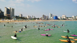 레이저쇼, 강철캠프, 서핑… 부산 여름 바다, 이래도 안 올래요?