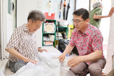 [포토뉴스] 수영구, 취약계층 냉감패드 지원