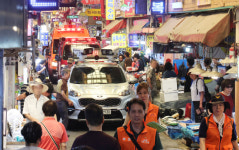 [포토뉴스] 부산 부전시장 소방통로 확보훈련